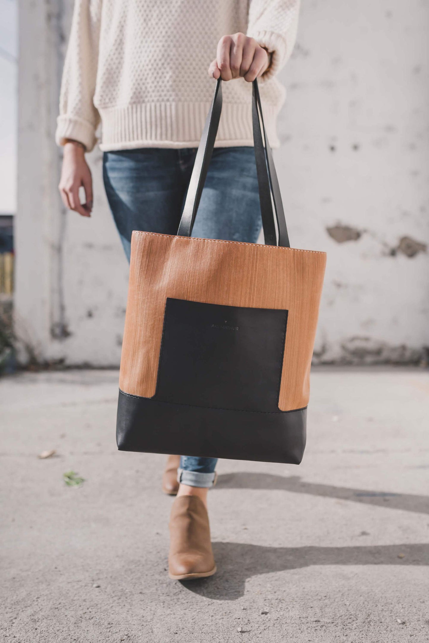 LINEAIRE TOTE