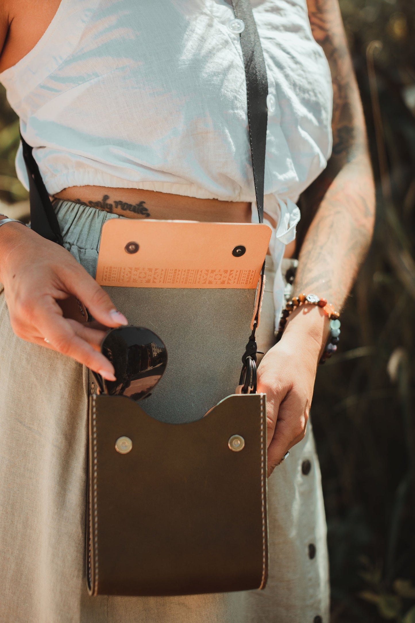 Giramondo Leather Crossbody Bag - Olive / Natural